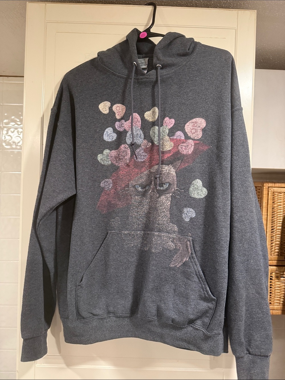 Grumpy cat Dark Gray Graphic Hoodie Sweater with Hearts size large 8:3